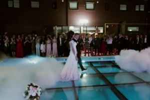 FOTO Monden! Fiica unei cunoscute femei de afaceri din Botoşani s-a căsătorit. Mireasa a strălucit într-o rochie spectaculoasă