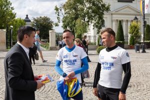 Fii tu un erou! Ia’şi donează o ambulanţă!