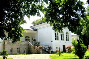 Candidat la preşedinţia României, prezent la înmormântarea ultimului boier al Botoşaniului