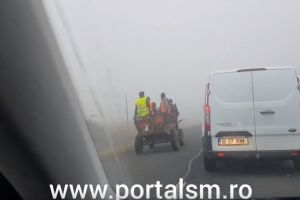 VIDEO. O căruţă depăşeşte o coloană de maşini, între Satu Mare şi Odoreu