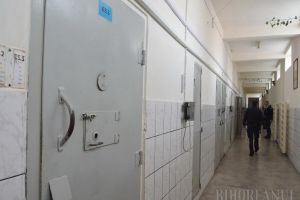 Prison Taxi: De ce nu a mai ajuns un criminal închis în Penitenciarul Oradea la judecată