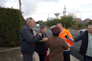 Localnici din zona intersecţiei şoselei de centură cu drumul spre Moara solicită ...