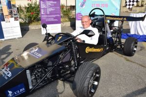 VIDEO FOTO – Prima maşină fabricată la Sibiu este un monopost de curse care prinde 200 km/oră