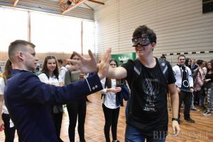 La Noaptea Cercetătorilor de la Universitate, orădenii au văzut cum arată o casă „smart” sau ochelarii care imită beţia (FOTO / VIDEO)