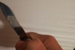 Un argeşean a scos briceagul la elevi într-o şcoală din Sibiu