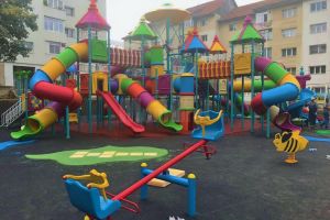 Cel mai mare loc de joacă din Suceava, de 1.000 mp, va fi inaugurat săptămâna viitoare