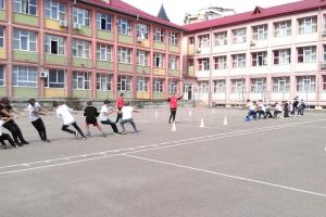 Ziua sportului şcolar, marcată prin multă mişcare pe terenul Şcolii Nr. 3