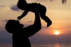 Diagnostic falsificat în Spitalul Judeţean din Reşiţa, ca să nu-şi mai ţină în braţe copilul! S-a început urmărirea penală!