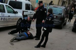 FOTO Un bărbat din Botoşani şi-a înjunghiat vecinul cu cuţitul. A fost trimis la închisoare