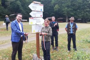 Vrei să faci o drumeţie cu familia? Șase trasee turistice au fost inaugurate la Codlea