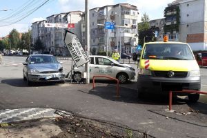 O persoană a fost rănită în urma unui accident pe Calea Moldovei din Bistriţa