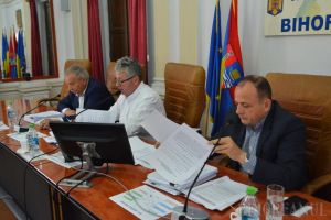 O nouă majoritate în Consiliul Judeţean: La propunerea PNL, cei doi consilieri ALDE au votat revocarea Consiliului de Administraţie al Aeroportului (FOTO)