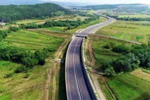 Autostrada Lugoj-Deva: Deschiderea lotului, amânată pentru cel puţin două luni. Tronsonul „muzeu”, îngropat de expertize