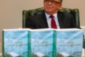 Roman „scris” cu bisturiul, lansat la Medici’s Timişoara. Pentru chirurgul Paul Purea, medicina a fost soţie, iar literatura, amantă