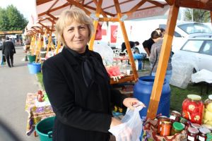 Cum a ajuns o angajată a Primăriei Bistriţa să vândă conserve în ţară şi străinătate (FOTO)