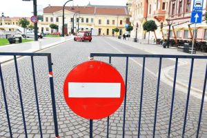 Sărbătoare cu restricţii în trafic: Oradea FestiFall închide de luni accesul auto în Piaţa Unirii