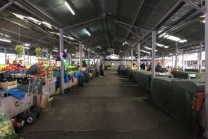 Parcare misterioasă de peste 1.000 de locuri în Piaţa 700. Rămâne şi piaţa cumva, spune Robu