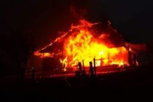 VIDEO Cumplit! Doi soţi au murit arşi de vii într-un incendiu