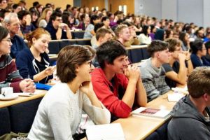 Studenţii din toată ţara încep marţi cursurile