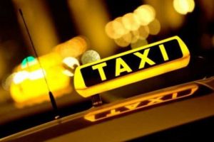 Taximetrist din Timişoara bătut măr de trei clienţi – Aceştia acuză că şoferul i-a ocolit