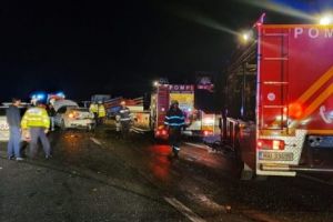 Pe drumuri din Argeş: procuror mort şi femeie strivită de glisieră