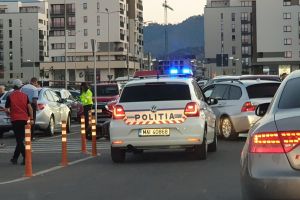 Bărbat rănit în parcarea unui complex comercial din Braşov