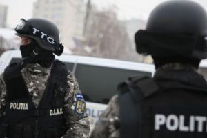 MORENI: Spărgători de locuinţe prinşi