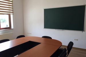 Zece şcoli din judeţ, incluse într-un program care va duce şi la scăderea analfabetismului funcţional