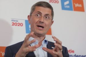 Barna ipocritul! De ce a ”omis” Barna să declare salariul soţiei sale: Olguţa Dana Totolici câştigă aproape 30.000 de lei pe lună de la Petrom