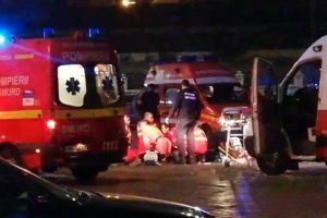 ÎMPUȘCĂTURI CA ÎN VESTUL SĂLBATIC ÎN PIAȚA CONSTITUȚIEI. FOCURILE DE ARMĂ AU FĂCUT O VICTIMĂ