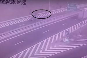 VIDEO Motociclişti inconştienţi –  Au mers pe contrasens pe autostrada Sebeş – Sibiu