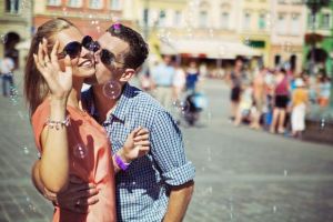 De la flirt la relaţie: cum transformi o simplă întâlnire într-o relaţie de lungă durată