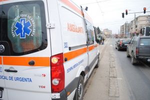 Copil de şase ani la spital în urma unui accident rutier produs în Piaţa Badea Cârţan