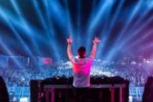 25.000 de oameni, la prima ediţie a Flight Festival! Aerodromul Cioca din Timişoara, „decorat” cu muzică, artă şi tehnologie