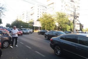 Accident in Bariera Bucuresti. Un pieton a fost lovit de masina. Coloana pe sensul spre Gara de Sud