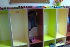 Copil de 3 ani, mutilat la grădiniţă după ce un dulap a căzut pe el