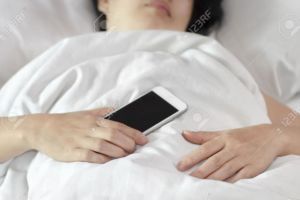 Adolescentă moartă în timpul somnului. Totul s-a întâmplat din cauza unui telefon mobil