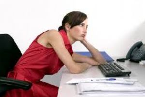 Pericolul pândeşte pe internet. Cum ne îmbolnăveşte statul în faţa calculatorului