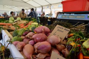 Sute de producători vor fi prezenţi în pieţele din Braşov