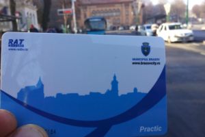 Elevii braşoveni îşi pot încărca şi online cardurile RATBV