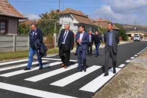 FOTO: S-a încheiat asfaltarea tuturor străzilor din Cheţani