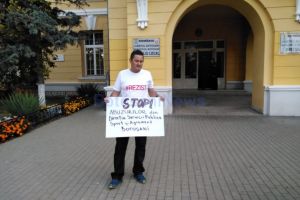 FOTO! Protest în faţa Primăriei Botoşani: Stop abuzurilor la Direcţia de Servicii Publice Sport şi Agrement!