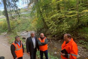 Flutur a dat startul lucrărilor de modernizare a drumului spre Rarău, prin Izvorul Alb