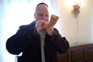 Începerea unui nou an, anunţată cu sunet de şofar membrilor comunităţii evreieşti din Suceava