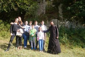 Copiii din Grupa de Cateheză a Bisericii „Sfântul Dumitru” Suceava au vizitat ţinuturile ...
