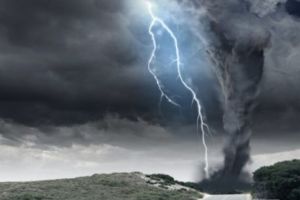 Furtuna care a început să bântuie în Europa va lovi şi România. Uraganul Lorenzo a bătut toate recordurile în Atlantic