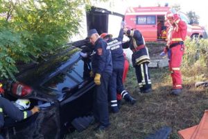FOTO: Accident cu 5 răniţi în comuna Acăţari