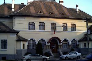 Scandal la Școala Regina Maria din Sibiu – Zeci de părinţi în conflict cu direcţiunea