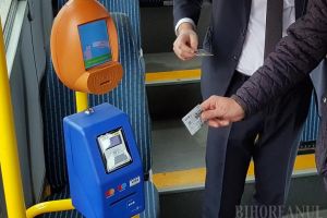 Contactless e mai ieftin. Călătorii OTL care-şi cumpără bilet cu cardul din tramvaie şi autobuze primesc reducere de 50%! 