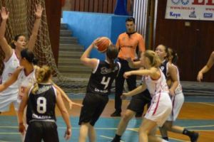 Baschetbalistele, pe ultima linie dreaptă